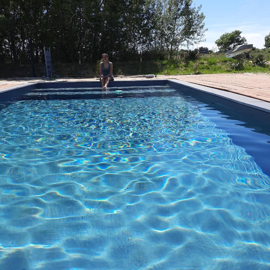 Aux Roses De L'Etang Hotel Capestang Bagian luar foto