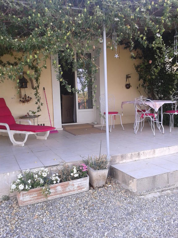 Aux Roses De L'Etang Hotel Capestang Bagian luar foto
