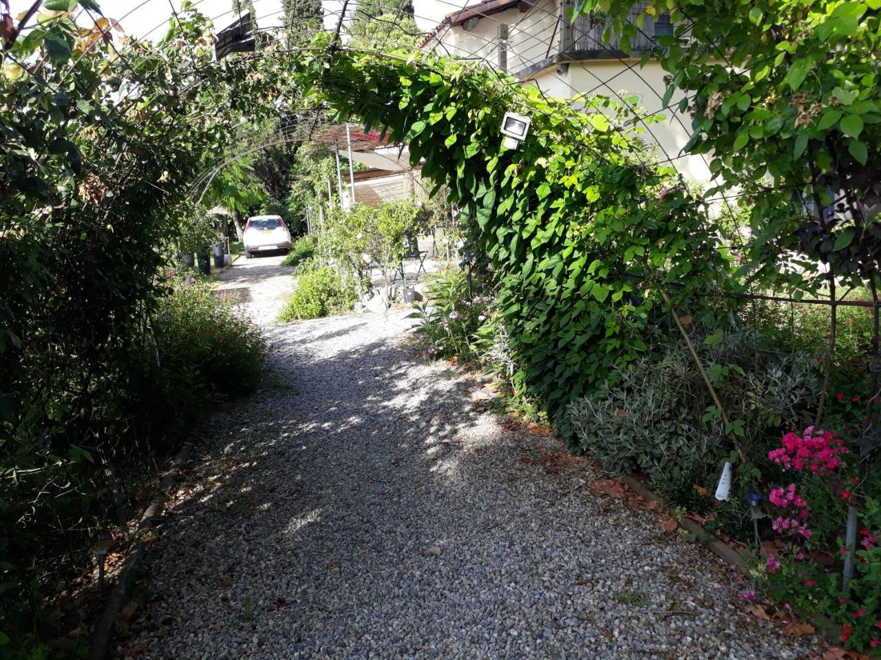 Aux Roses De L'Etang Hotel Capestang Bagian luar foto