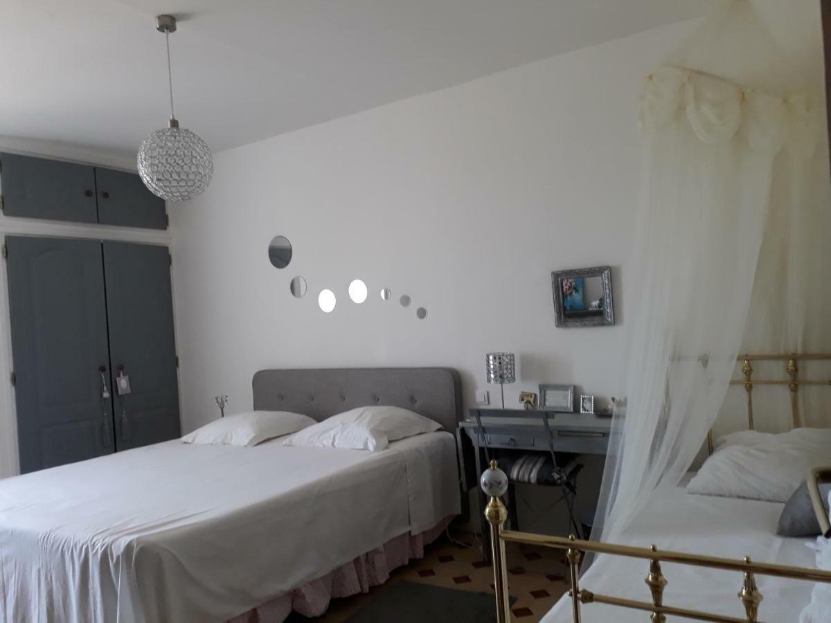Aux Roses De L'Etang Hotel Capestang Bagian luar foto