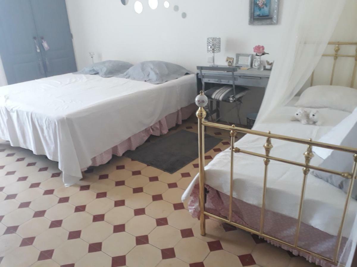 Aux Roses De L'Etang Hotel Capestang Bagian luar foto