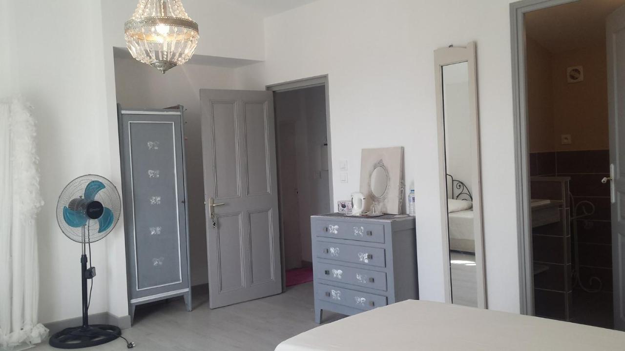 Aux Roses De L'Etang Hotel Capestang Bagian luar foto
