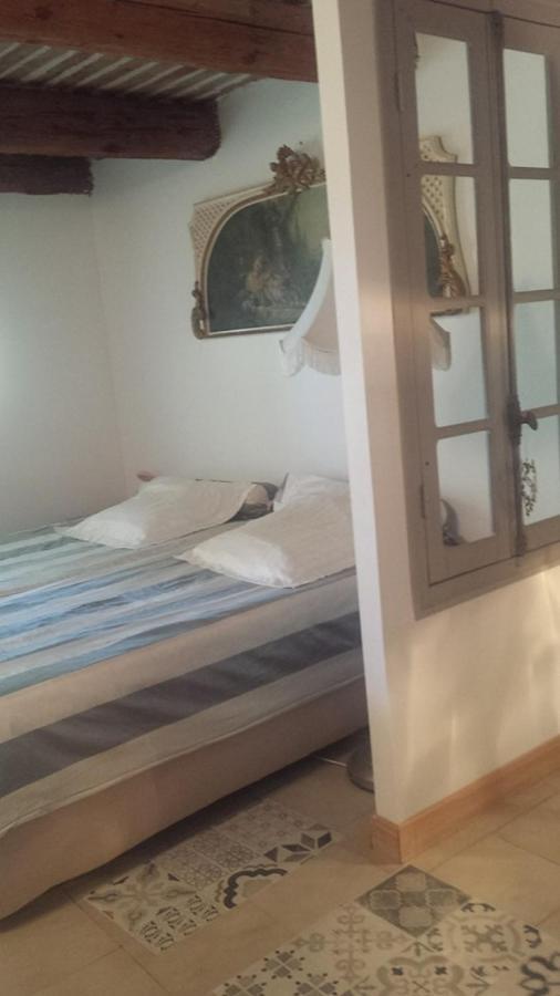 Aux Roses De L'Etang Hotel Capestang Bagian luar foto